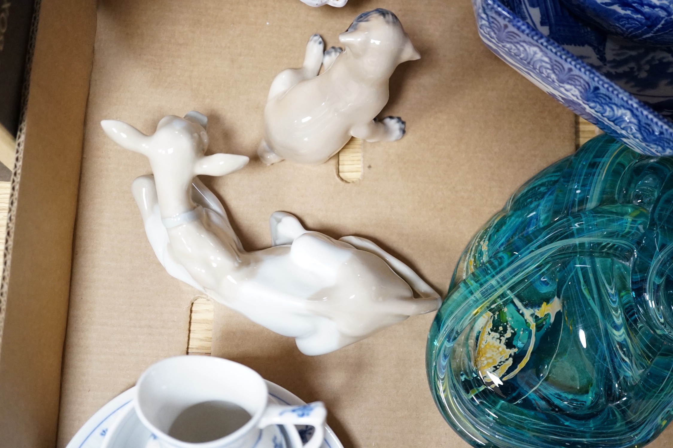 A quantity of mixed ceramics and glassware